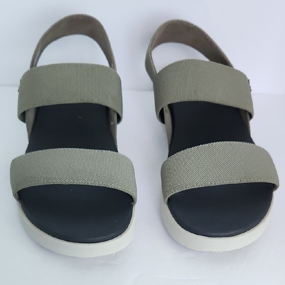 Keen Casual Strappy Sandals - Picture 3 of 9